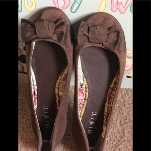 MIX IT CHOCOLATE FLATS BOW LIKE NEW